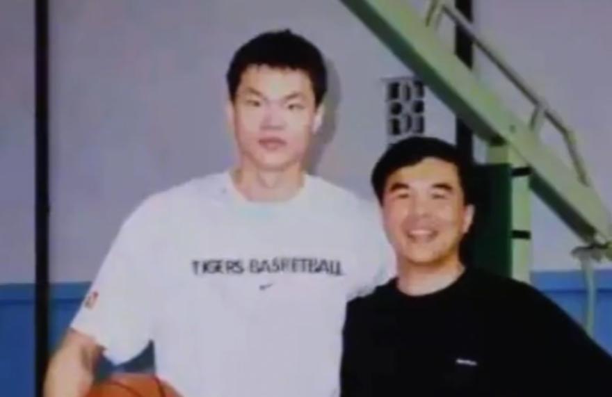 男篮踩线视频更新!全员投篮为主,情绪不高,国内无媒体前往!
