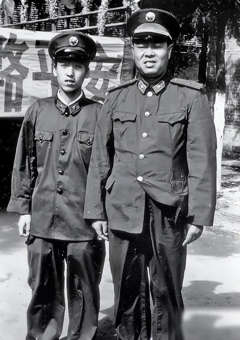 利物浦主场2比2平森林,伊劳拉不满上半场表现及换人牌故障
