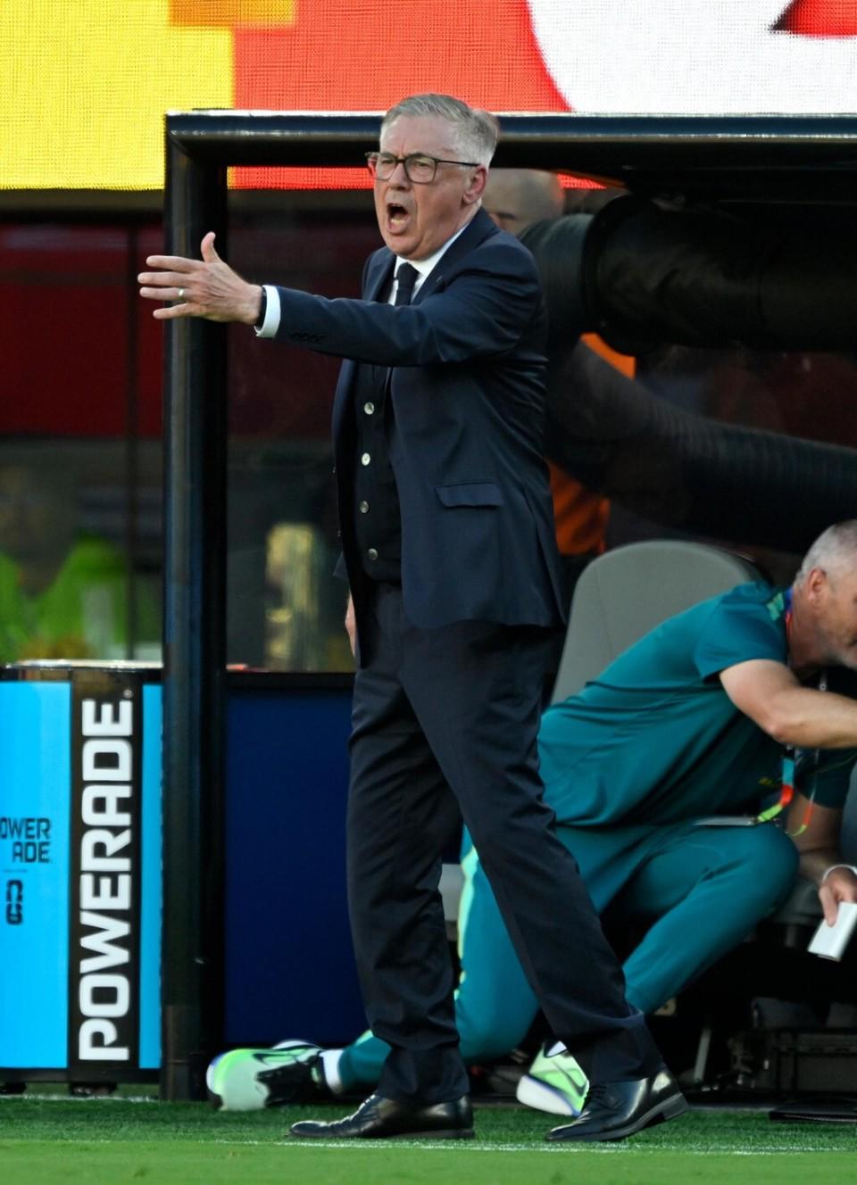 ESPN记者：皇马为琼阿梅尼标价9000万欧，今夏或出售他；邮报：曼联未来数月可能会和B费进行新合同谈判