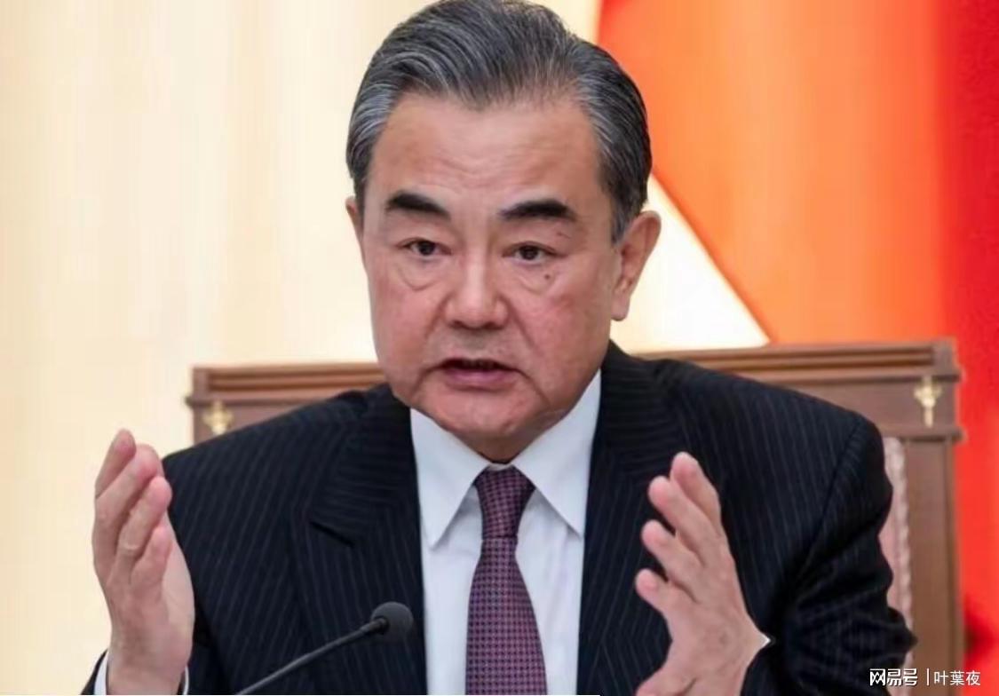 队报：迪乌夫从中场转型边翼卫大获成功，这让他得到齐达内征召